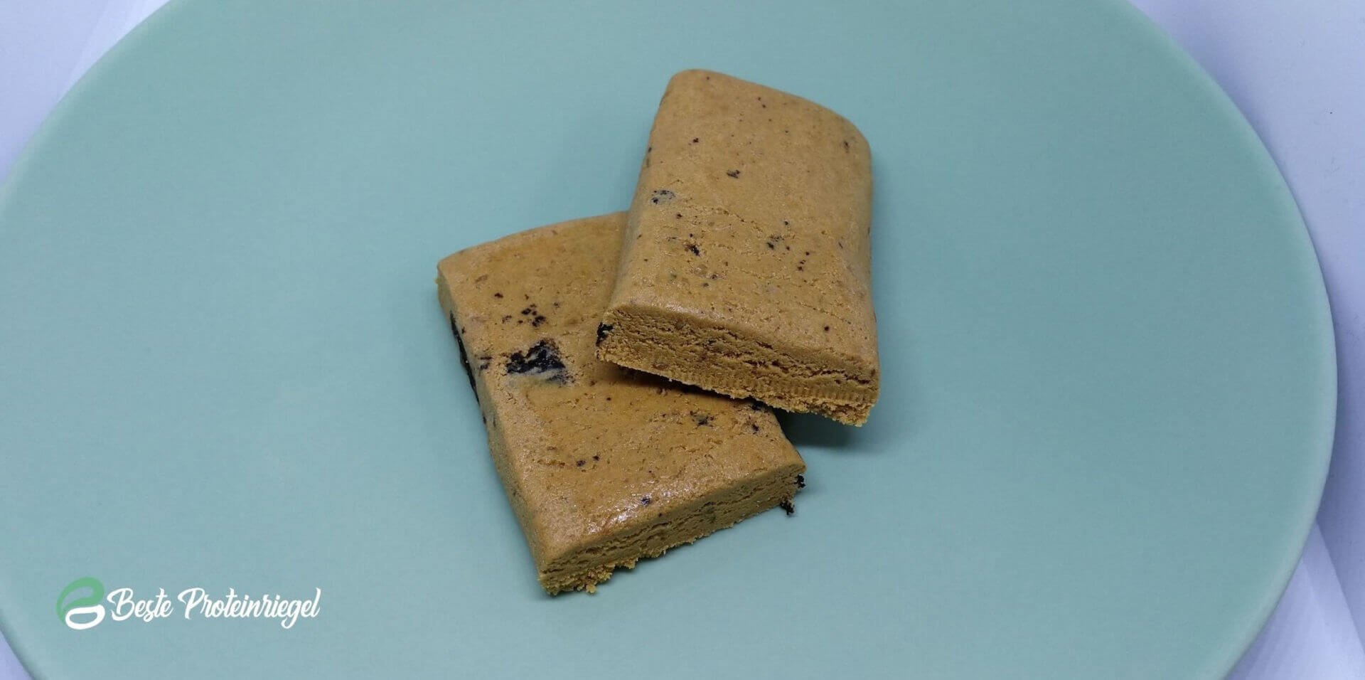 Ironmaxx High Fiber Protein Bar aufgeschnitten