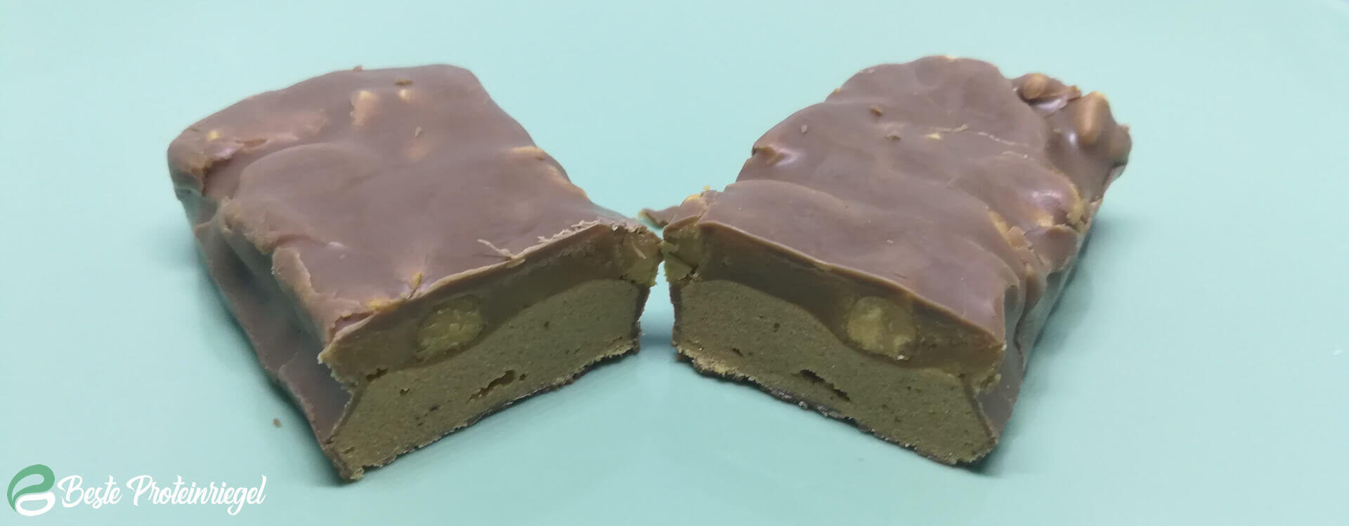 Snickers Protein Bar aufgeschnitten